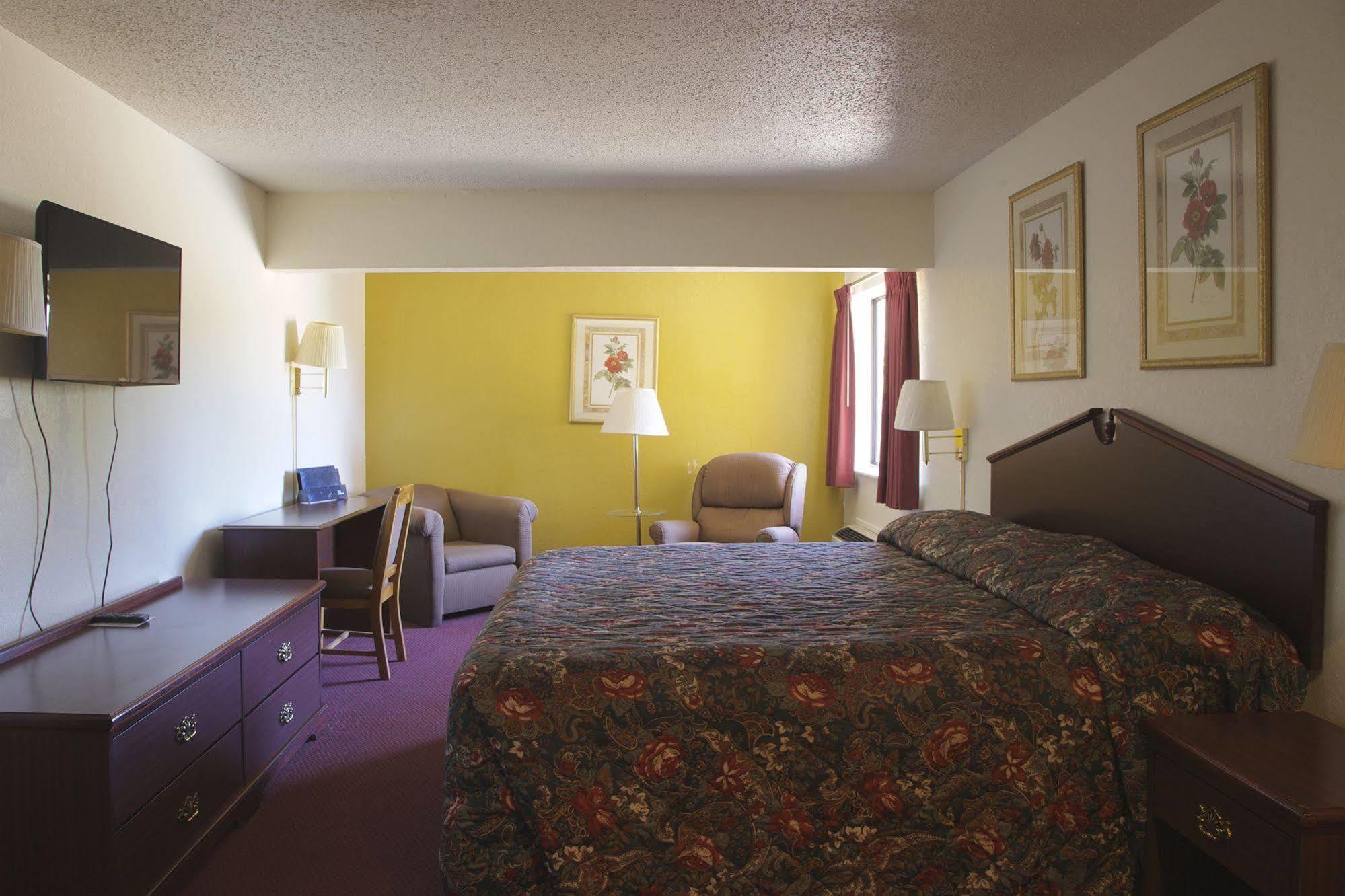 Econo Lodge Inn & Suites McKinney Exterior photo